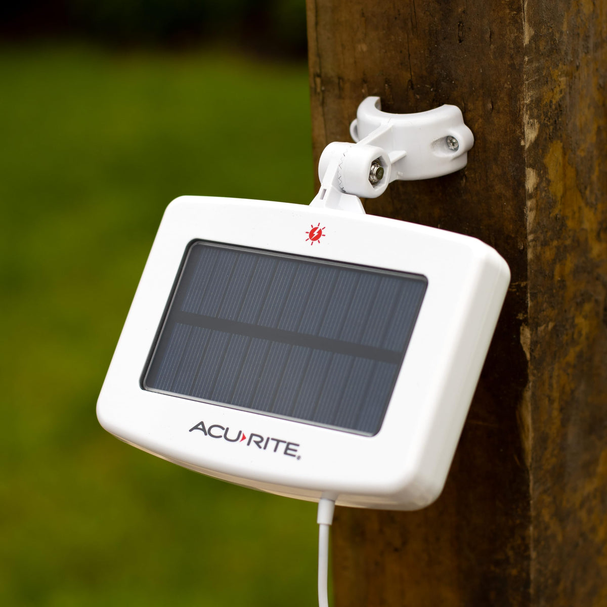 AcuRite Iris® Weather Station with Solar Power Pack, Barometer, Mini Wireless Display for Temperature, Humidity, Wind Speed, Wind Direction, Historic Rainfall Totals, and Hyperlocal Forecast (01122M)