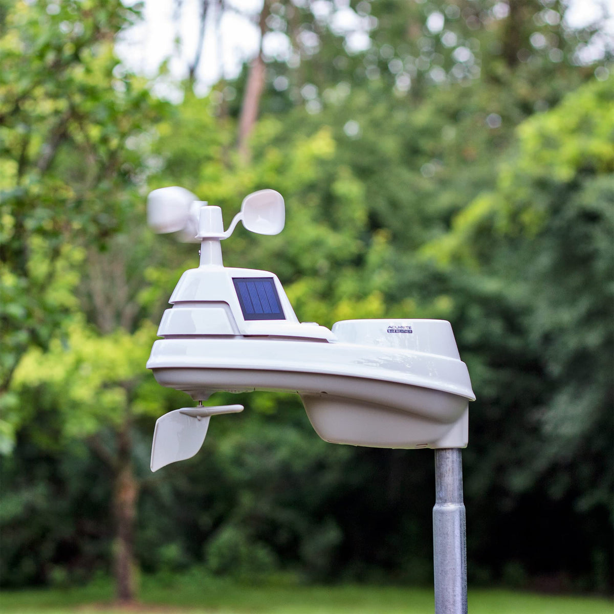 AcuRite Iris® Weather Station with Solar Power Pack, Barometer, Mini Wireless Display for Temperature, Humidity, Wind Speed, Wind Direction, Historic Rainfall Totals, and Hyperlocal Forecast (01122M)