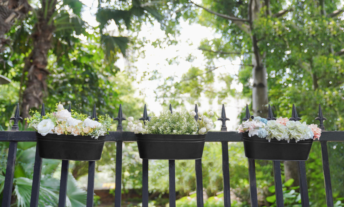 Dahey 3 Pcs Metal Hanging Flower Pots for Railing Fence Outdoor Planter 15.7 Inch Hanging Bucket Pots Countryside Window Flower Plant Holder with Detachable Hooks for Garden Yard Home Decor,Black